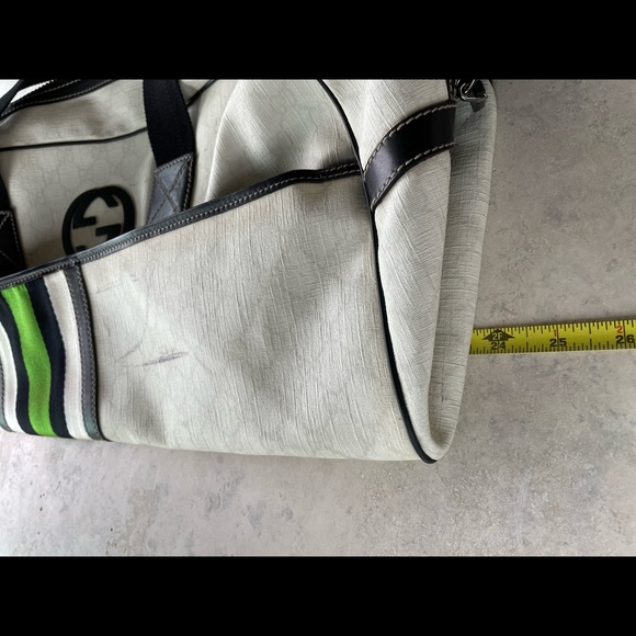 Gucci Original Cream Duffle Bag with Details in Black and Green - Picture 5 of 16